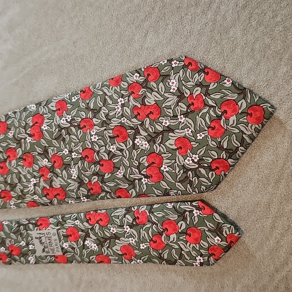 Hermès Paris 100% Silk Tie – Red Apple & Floral Pattern on Green